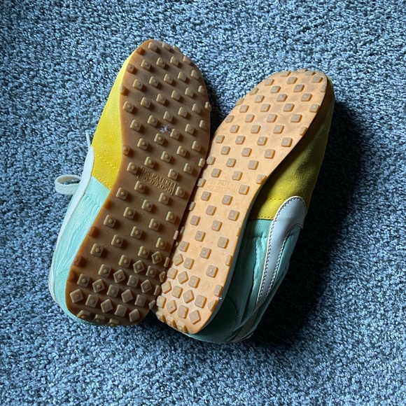 Vintage Nike Shoes - Picture 2 of 5